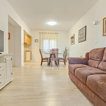 Clai 3 Apartment *